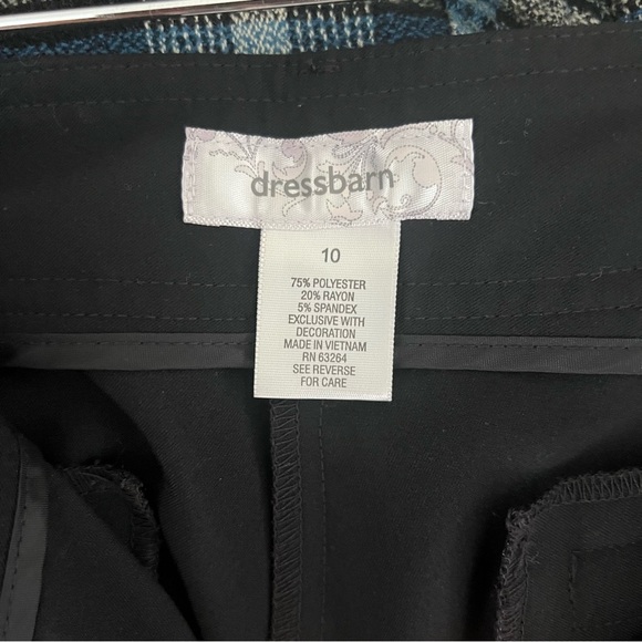 Women's DRESS BARN black w/buttons, capri/cropped pants slacks, size 10 - Picture 2 of 8